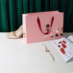 Packaging shoes paper bags