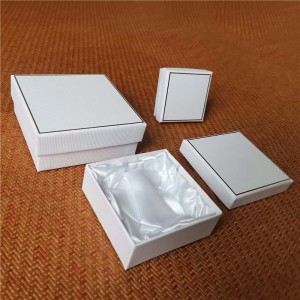 scatola di imballaggio in carta bianca